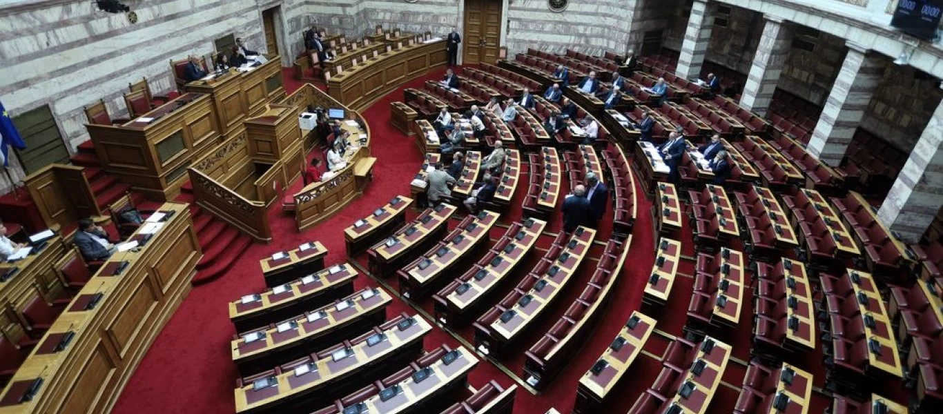 Βουλή: Ψηφίστηκε η ακατανόητη τροπολογία περί ακαταδίωκτου της επιτροπής λοιμωξιολόγων